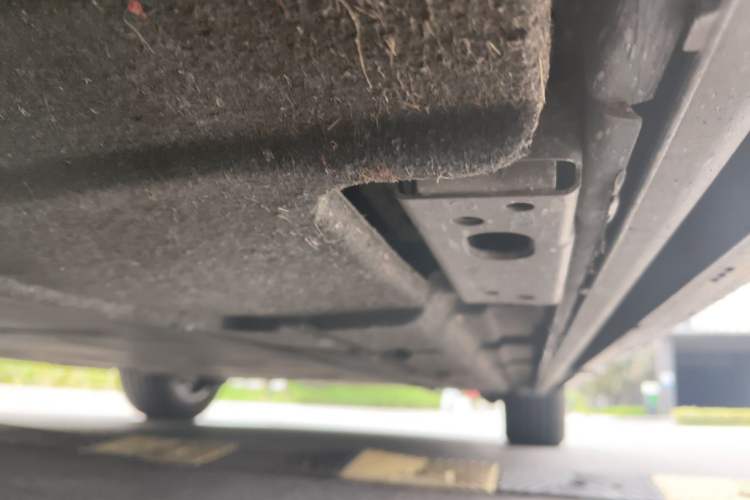 Used Denza D9 2022 DM-i 1040 Prestige Model Chassis Front Left
