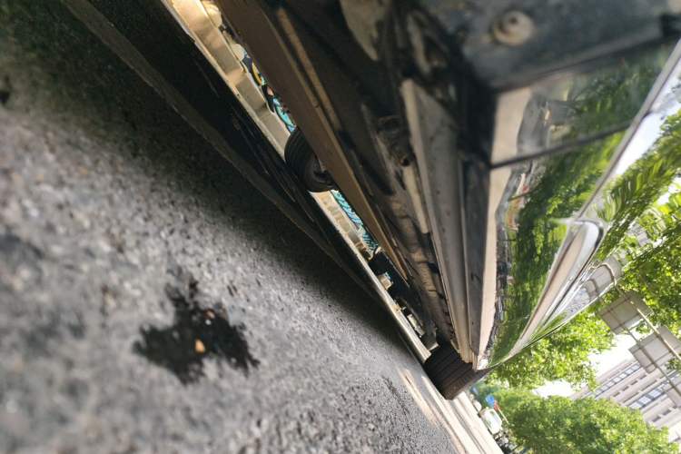 Used Denza D9 2022 DM-i 1040 Prestige Model Chassis Front Left