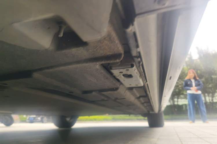 Used Denza D9 2022 DM-i 970 Four-Wheel Drive Flagship Model Chassis Front Left