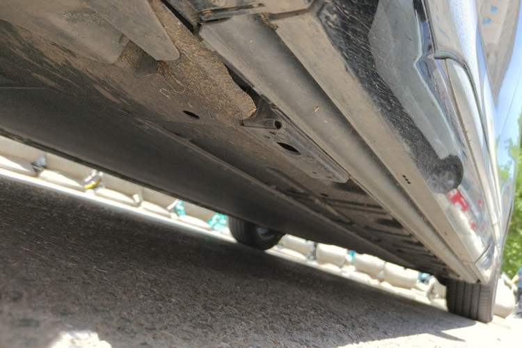 Used Denza D9 2022 EV 600 Four-Wheel Drive Flagship Model Chassis Front Left