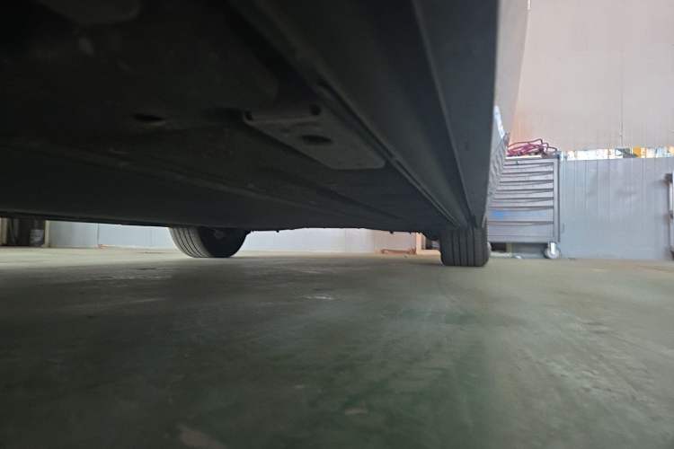 Used Denza D9 2022 EV 620 Prestige Model Chassis Front Left