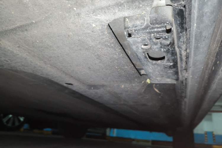 Used Denza D9 2022 DM-i 1040 Prestige Model Chassis Front Left