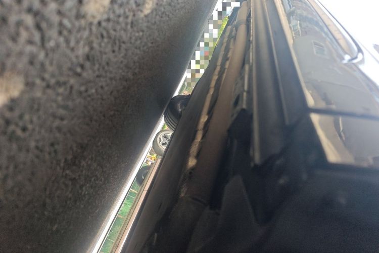 Used Denza D9 2022 DM-i 1040 Prestige Model Chassis Front Right