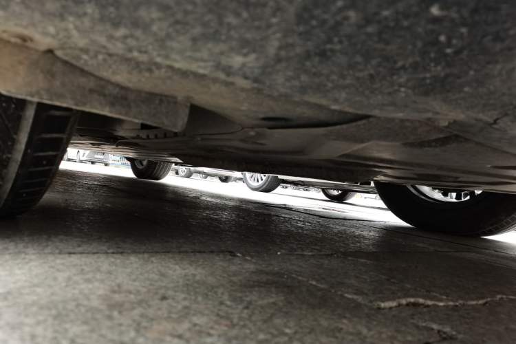 Used Denza D9 2022 DM-i 1040 Prestige Model Chassis Front Right