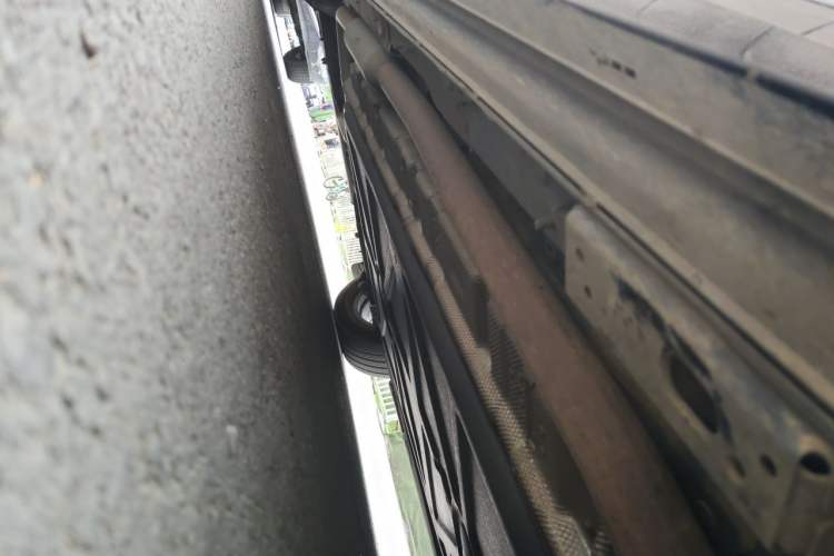 Used Denza D9 2022 DM-i 970 Four-Wheel Drive Flagship Model Chassis Front Right