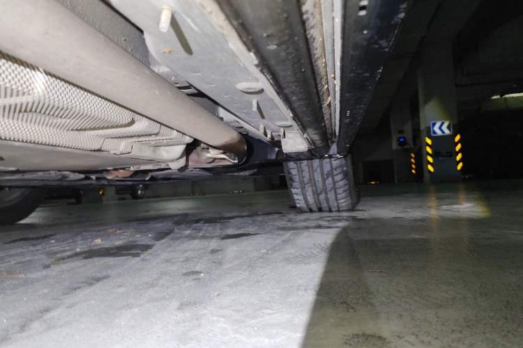 Used Denza D9 2022 DM-i 1040 Prestige Model Chassis Front Right