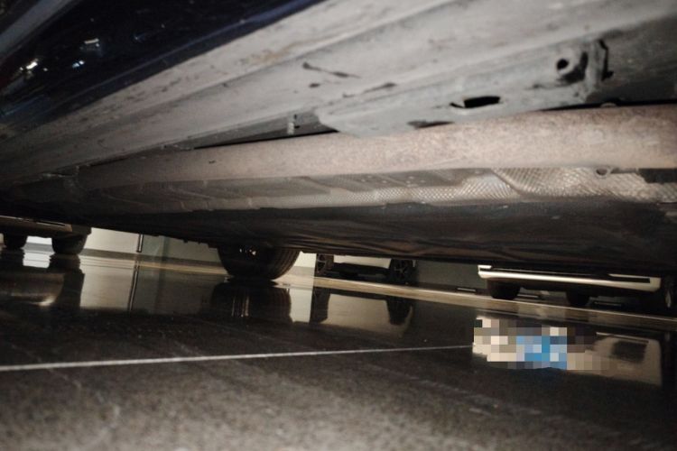Used Denza D9 2022 DM-i 970 Four-Wheel Drive Prestige Model Chassis Front Right