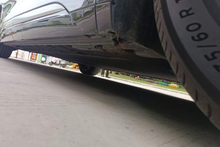 Used Denza D9 2022 EV 620 Prestige Model Chassis Front Right