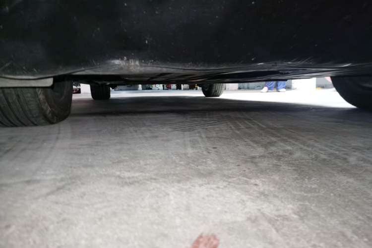 Used Denza D9 2022 DM-i 970 Four-Wheel Drive Prestige Model Chassis Front Right