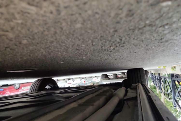 Used Denza D9 2022 DM-i 970 Four-Wheel Drive Flagship Model Chassis Front Right