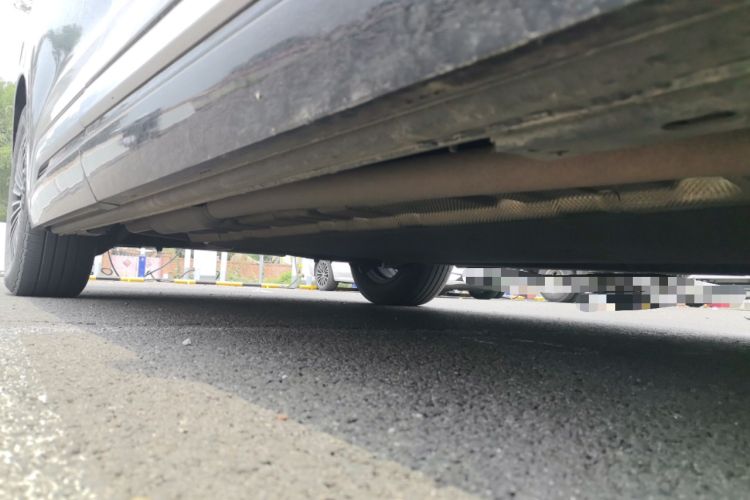 Used Denza D9 2022 DM-i 1040 Prestige Model Chassis Front Right