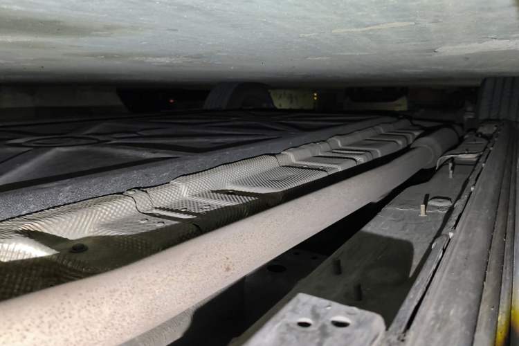 Used Denza D9 2022 DM-i 970 Four-Wheel Drive Flagship Model Chassis Front Right
