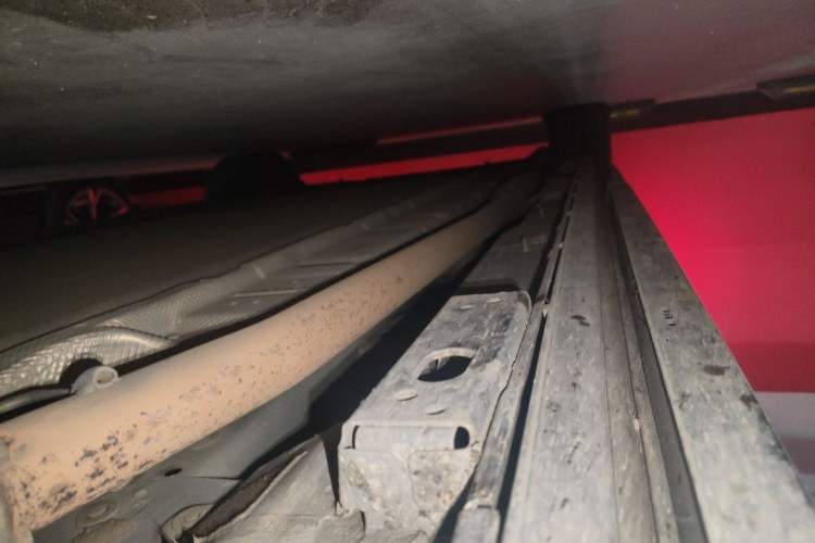 Used Denza D9 2022 DM-i 1040 Prestige Model Chassis Front Right