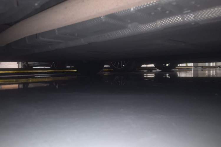 Used Denza D9 2022 DM-i 970 Four-Wheel Drive Prestige Model Chassis Front Right