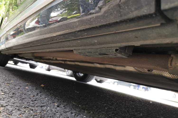 Used Denza D9 2022 DM-i 970 Four-Wheel Drive Flagship Model Chassis Front Right