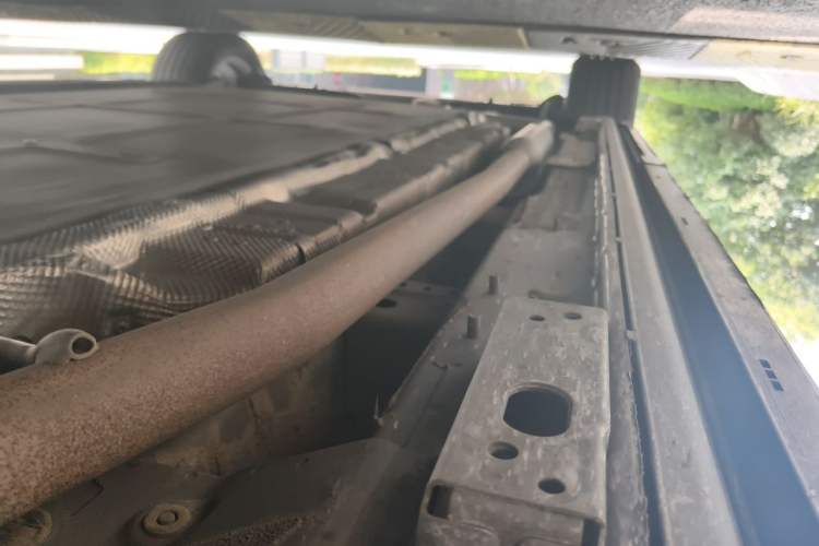 Used Denza D9 2022 DM-i 1040 Prestige Model Chassis Front Right