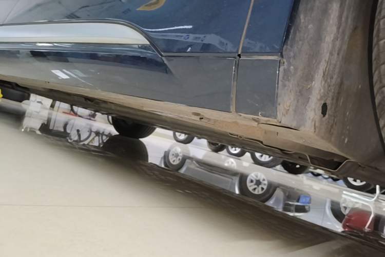 Used Denza D9 2022 DM-i 970 Four-Wheel Drive Flagship Model Chassis Front Right