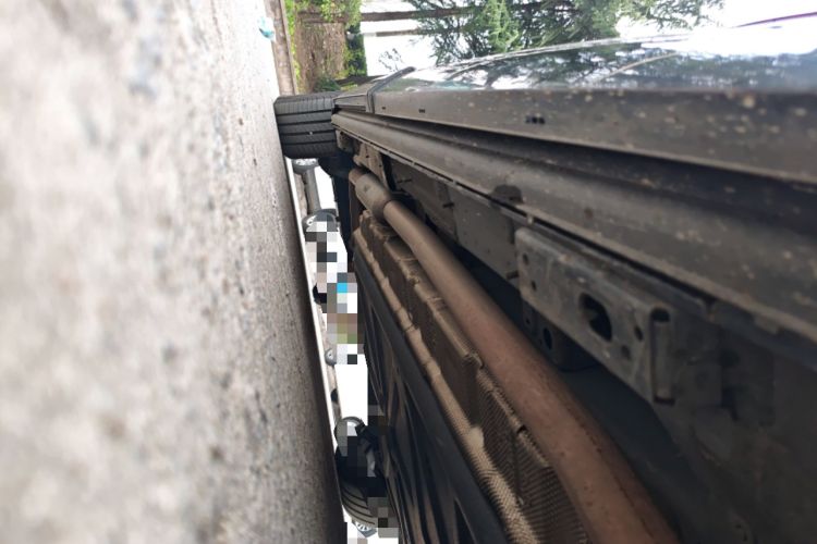 Used Denza D9 2022 DM-i 970 Four-Wheel Drive Flagship Model Chassis Front Right