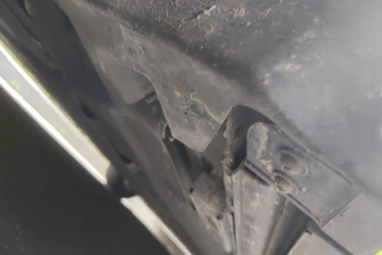 Used Denza D9 2022 DM-i 970 Four-Wheel Drive Flagship Model Chassis Front Right