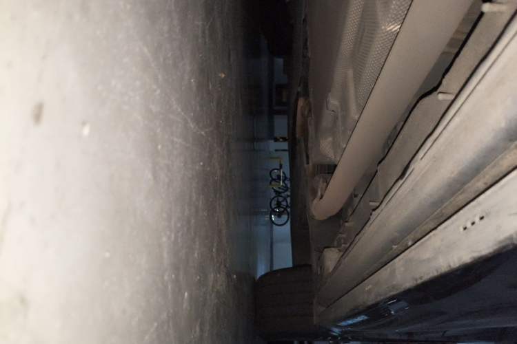 Used Denza D9 2022 DM-i 970 Four-Wheel Drive Prestige Model Chassis Front Right