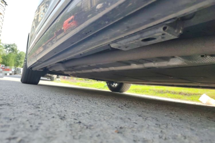 Used Denza D9 2022 DM-i 970 Four-Wheel Drive Flagship Model Chassis Front Right