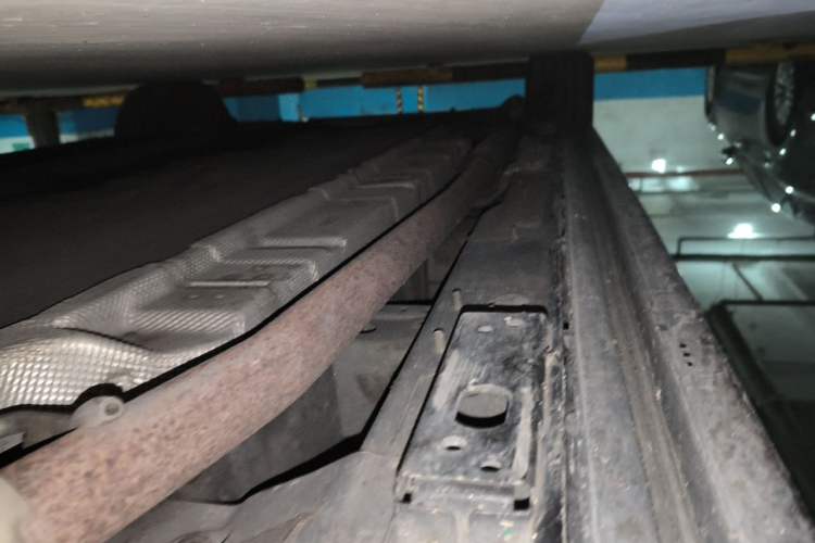 Used Denza D9 2022 DM-i 1040 Prestige Model Chassis Front Right