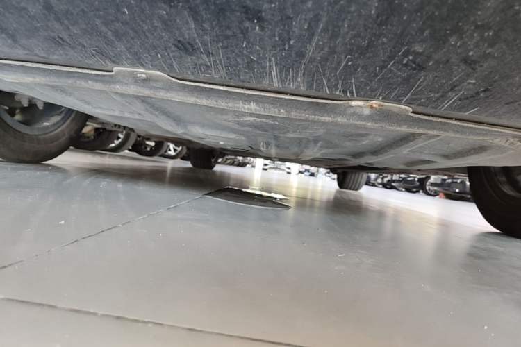 Used Denza D9 2022 DM-i 1040 Prestige Model Chassis Front