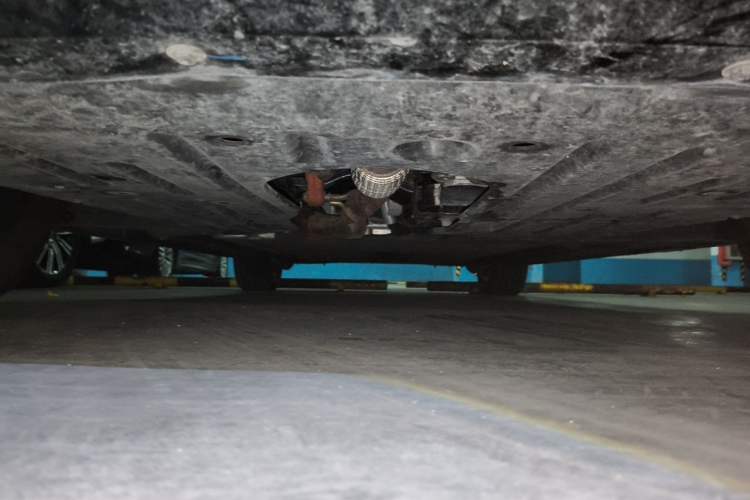 Used Denza D9 2022 DM-i 1040 Prestige Model Chassis Front