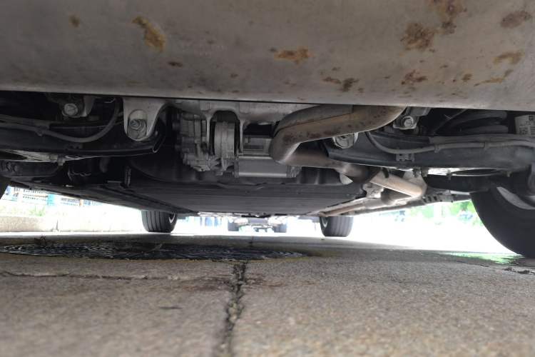 Used Denza D9 2022 DM-i 970 Four-Wheel Drive Flagship Model Chassis Rear