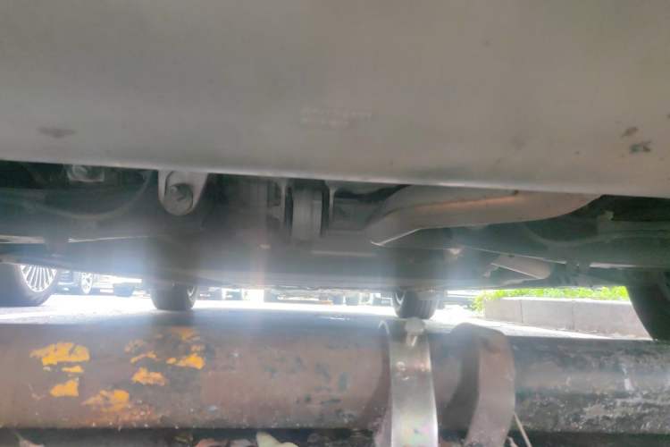 Used Denza D9 2022 DM-i 970 Four-Wheel Drive Prestige Model Chassis Rear