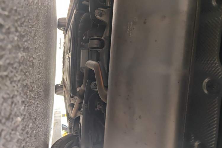Used Denza D9 2022 DM-i 970 Four-Wheel Drive Prestige Model Chassis Rear