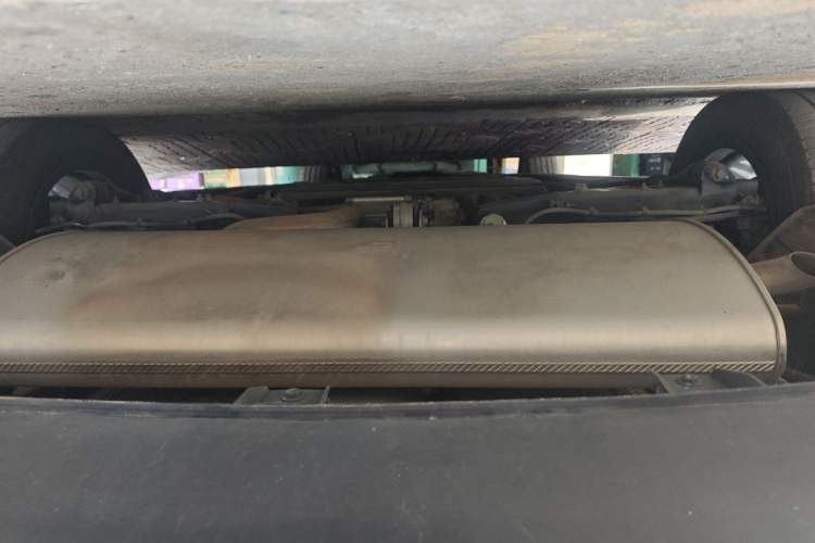 Used Denza D9 2022 DM-i 970 Four-Wheel Drive Prestige Model Chassis Rear