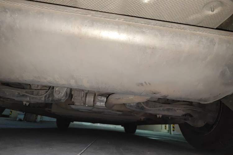 Used Denza D9 2022 DM-i 970 Four-Wheel Drive Prestige Model Chassis Rear