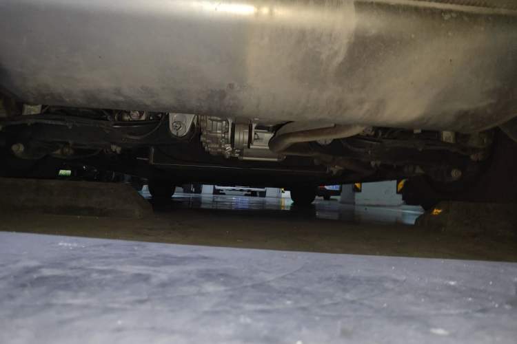 Used Denza D9 2022 DM-i 970 Four-Wheel Drive Prestige Model Chassis Rear