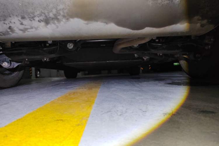 Used Denza D9 2022 DM-i 1040 Prestige Model Chassis Rear
