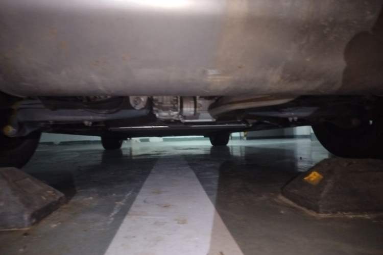 Used Denza D9 2022 DM-i 970 Four-Wheel Drive Prestige Model Chassis Rear