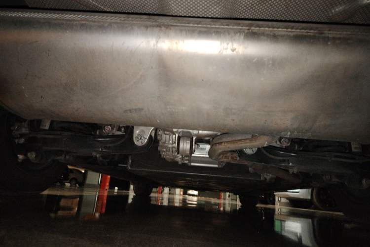 Used Denza D9 2022 DM-i 970 Four-Wheel Drive Prestige Model Chassis Rear