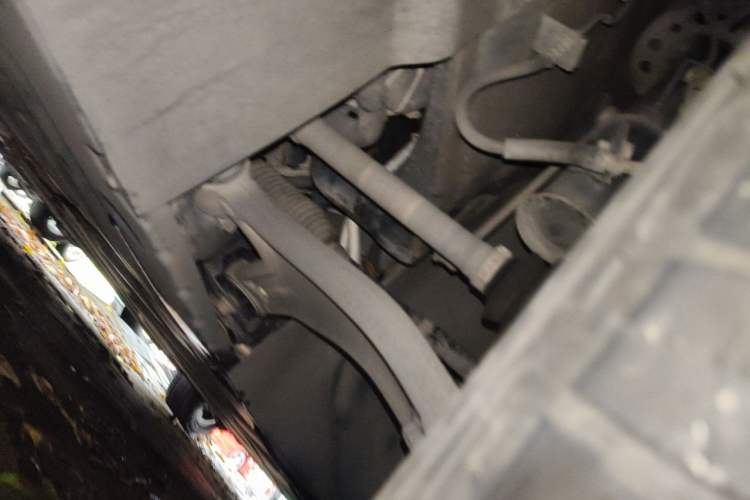 Used Denza D9 2022 DM-i 1040 Prestige Model Chassis Rear