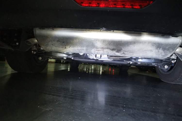 Used Denza D9 2022 DM-i 970 Four-Wheel Drive Flagship Model Chassis Rear