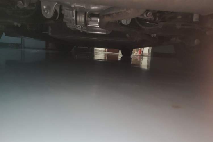 Used Denza D9 2022 DM-i 970 Four-Wheel Drive Flagship Model Chassis Rear