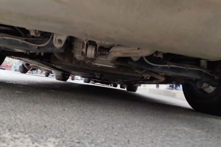 Used Denza D9 2022 DM-i 970 Four-Wheel Drive Flagship Model Chassis Rear