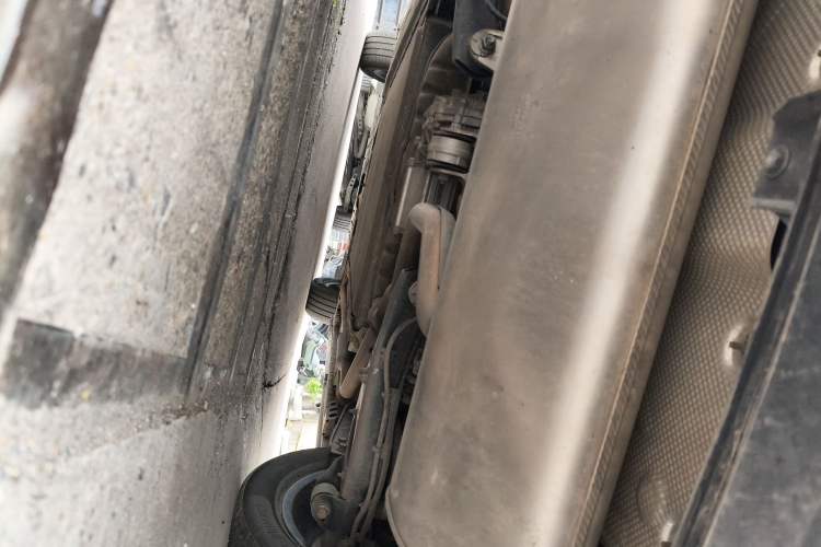 Used Denza D9 2022 DM-i 970 Four-Wheel Drive Prestige Model Chassis Rear