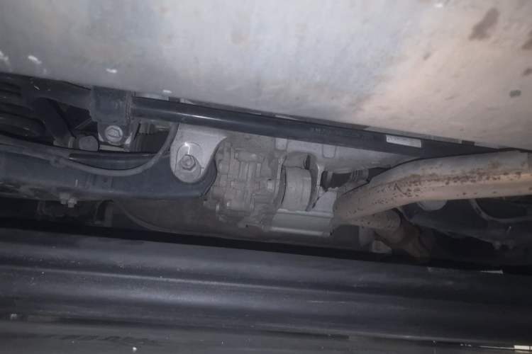 Used Denza D9 2022 DM-i 970 Four-Wheel Drive Prestige Model Chassis Rear