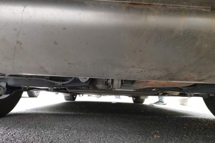 Used Denza D9 2022 DM-i 970 Four-Wheel Drive Flagship Model Chassis Rear