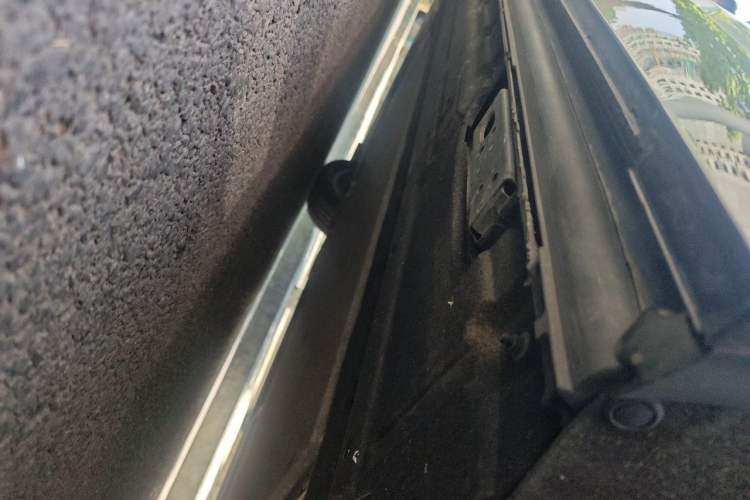 Used Denza D9 2022 DM-i 1040 Prestige Model Chassis Rear Left
