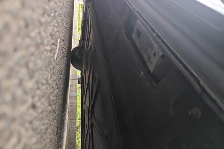 Used Denza D9 2022 DM-i 970 Four-Wheel Drive Prestige Model Chassis Rear Left