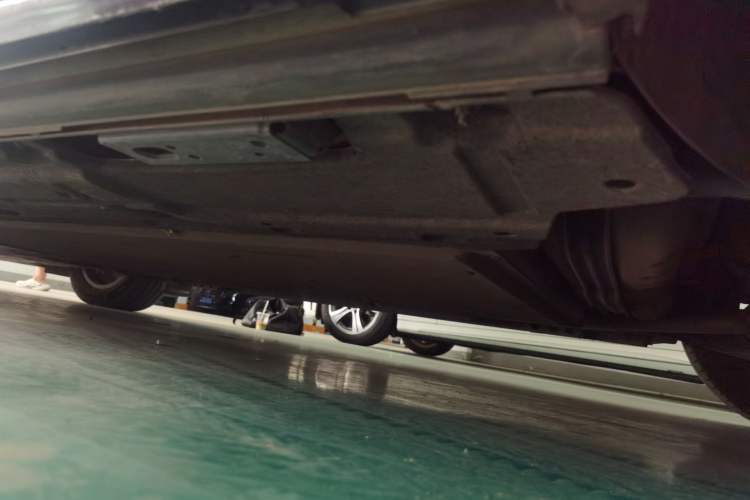 Used Denza D9 2022 DM-i 970 Four-Wheel Drive Flagship Model Chassis Rear Left