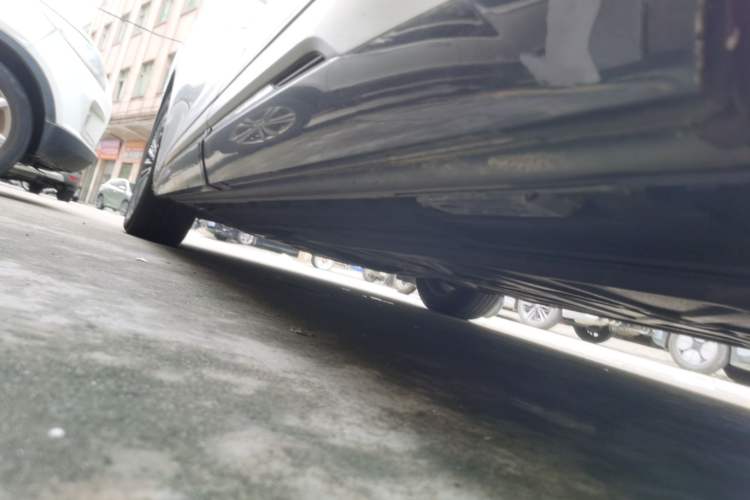 Used Denza D9 2022 DM-i 970 Four-Wheel Drive Flagship Model Chassis Rear Left