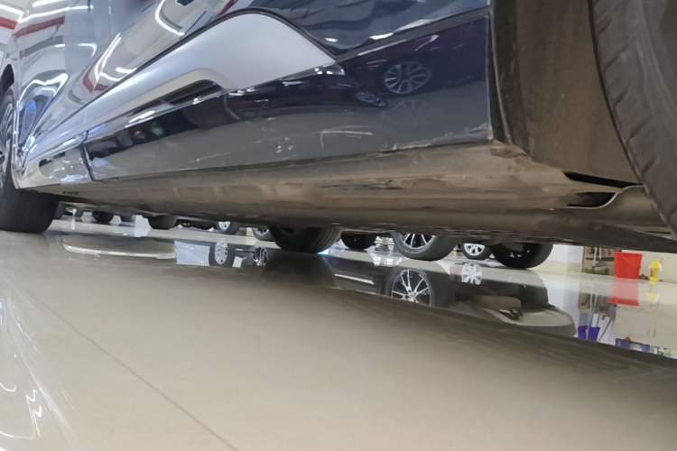 Used Denza D9 2022 DM-i 970 Four-Wheel Drive Flagship Model Chassis Rear Left