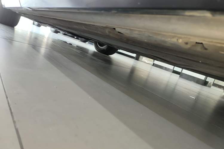 Used Denza D9 2022 DM-i 1040 Prestige Model Chassis Rear Left